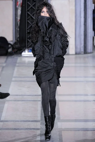 Look 16